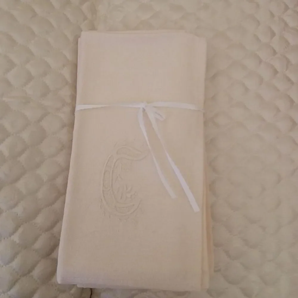Set of 4 Beige Linen Look Cloth Napkins Like New MC and C